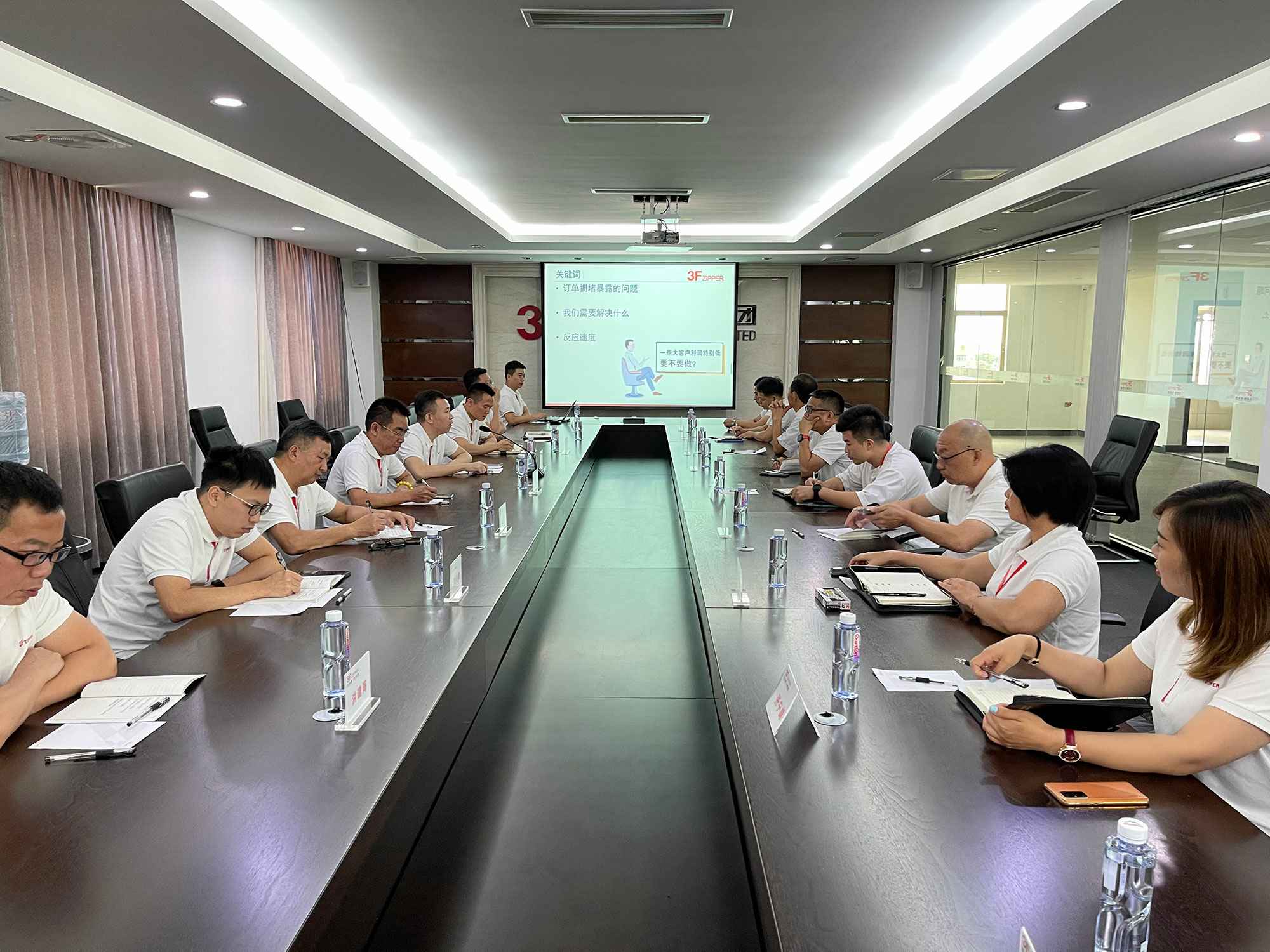 南宁纬轩科技孵化器有限公司召开上半年总结暨下半年计划会议